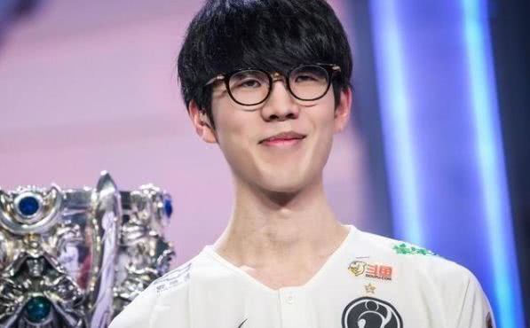 CBA最新消息！萨姆纳赛季报销，辽宁男篮名将离队，杰曼被罚.